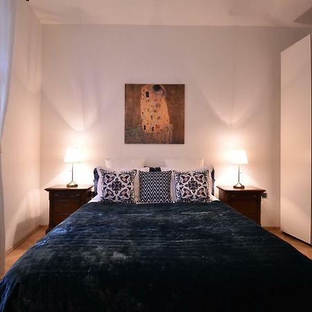Cozy Flat By The Astronomical Clock Praga Exterior foto