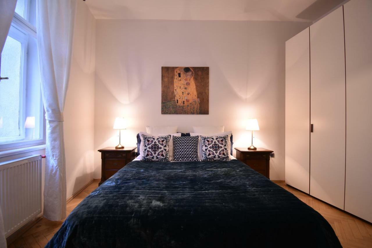 Cozy Flat By The Astronomical Clock Praga Exterior foto