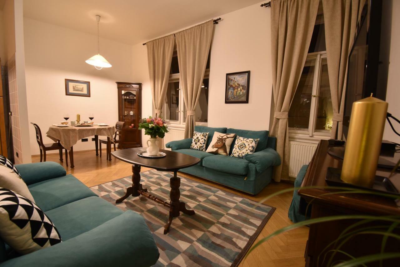 Cozy Flat By The Astronomical Clock Praga Exterior foto