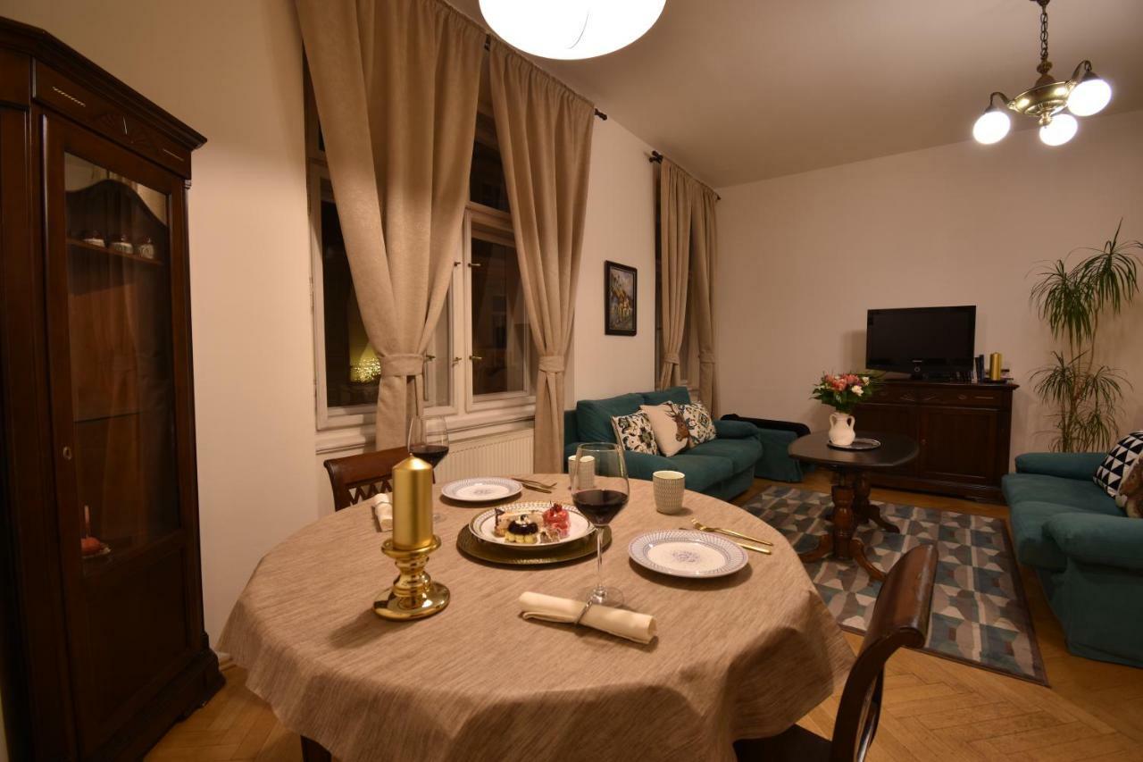 Cozy Flat By The Astronomical Clock Praga Exterior foto