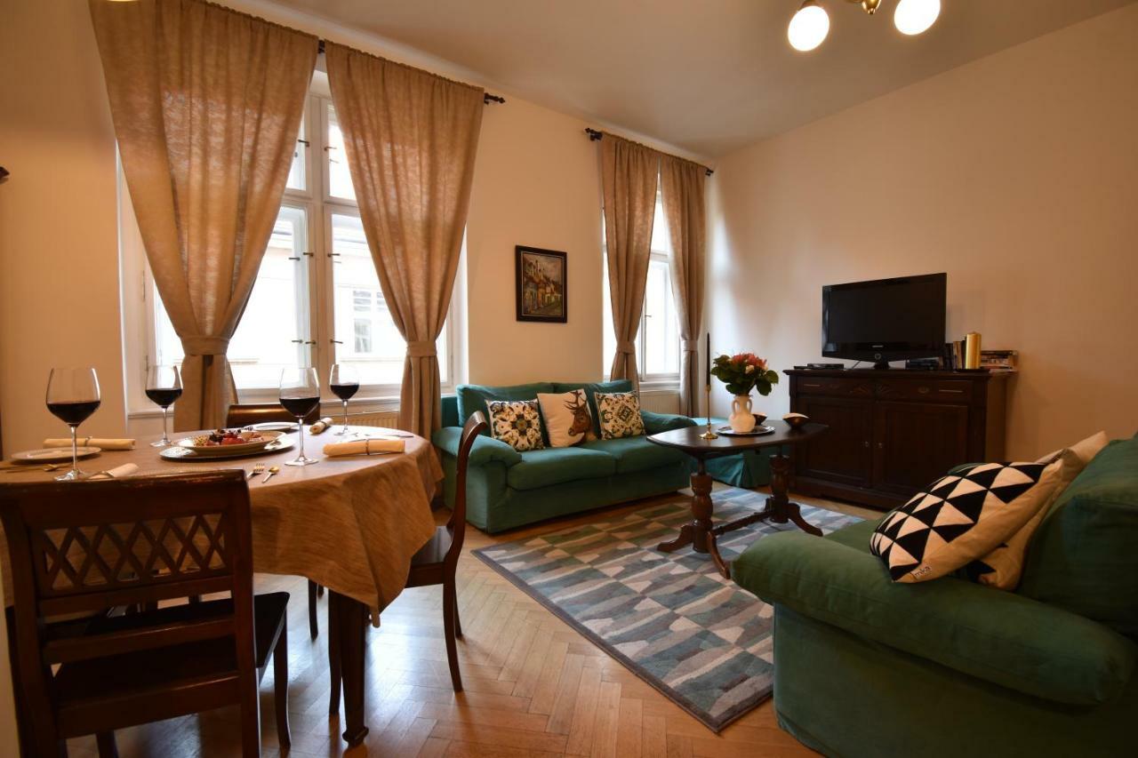 Cozy Flat By The Astronomical Clock Praga Exterior foto