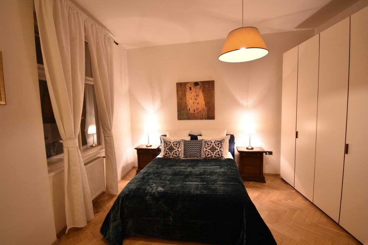 Cozy Flat By The Astronomical Clock Praga Exterior foto