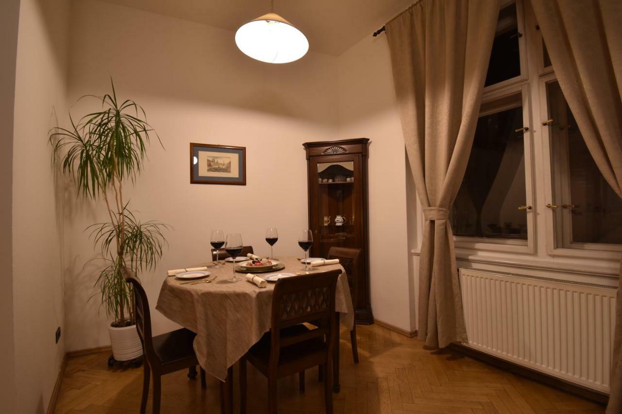 Cozy Flat By The Astronomical Clock Praga Exterior foto