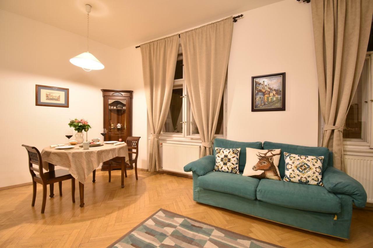 Cozy Flat By The Astronomical Clock Praga Exterior foto