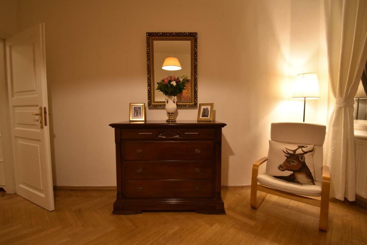 Cozy Flat By The Astronomical Clock Praga Exterior foto