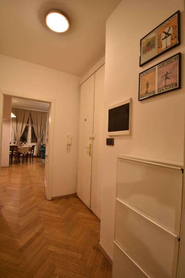 Cozy Flat By The Astronomical Clock Praga Exterior foto